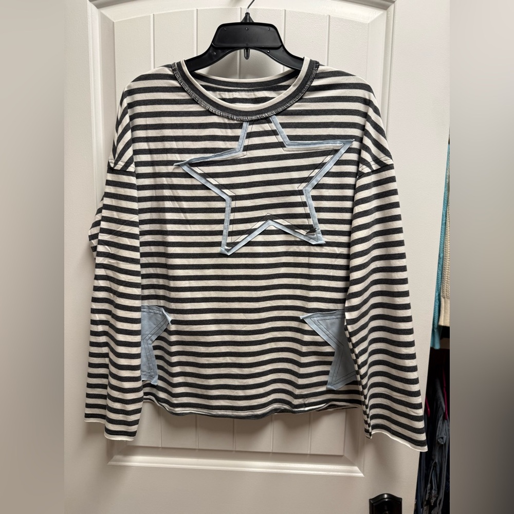 HAZEL BLUES®  GRAY STRIPE STARRY PATCH RAW EDGE CASUAL KNIT TOP Size Small NWOT - Picture 4 of 12